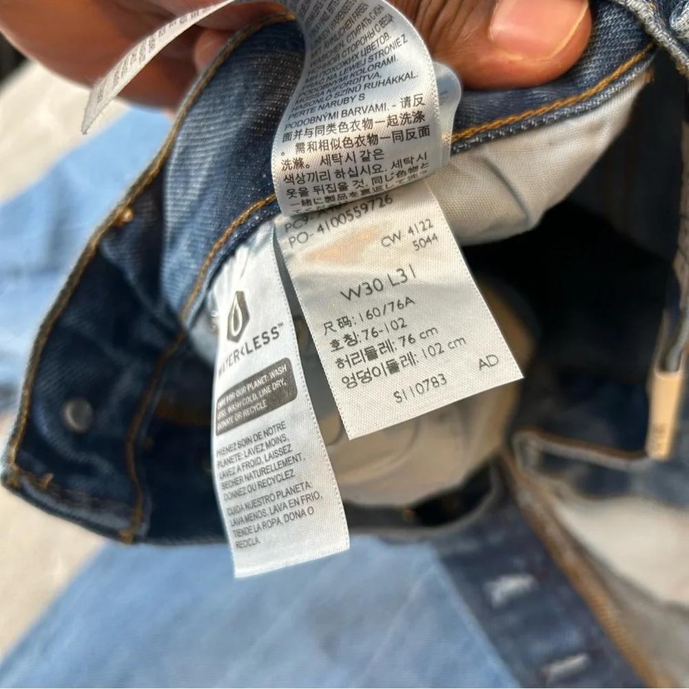 Levi's Premium Women 501 '81 Tapered Leg High‎ Rise Button Fly Jeans  Blue  NWT